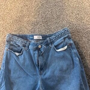 Light wash straight leg jeans #denim #straightleg braided belt built in